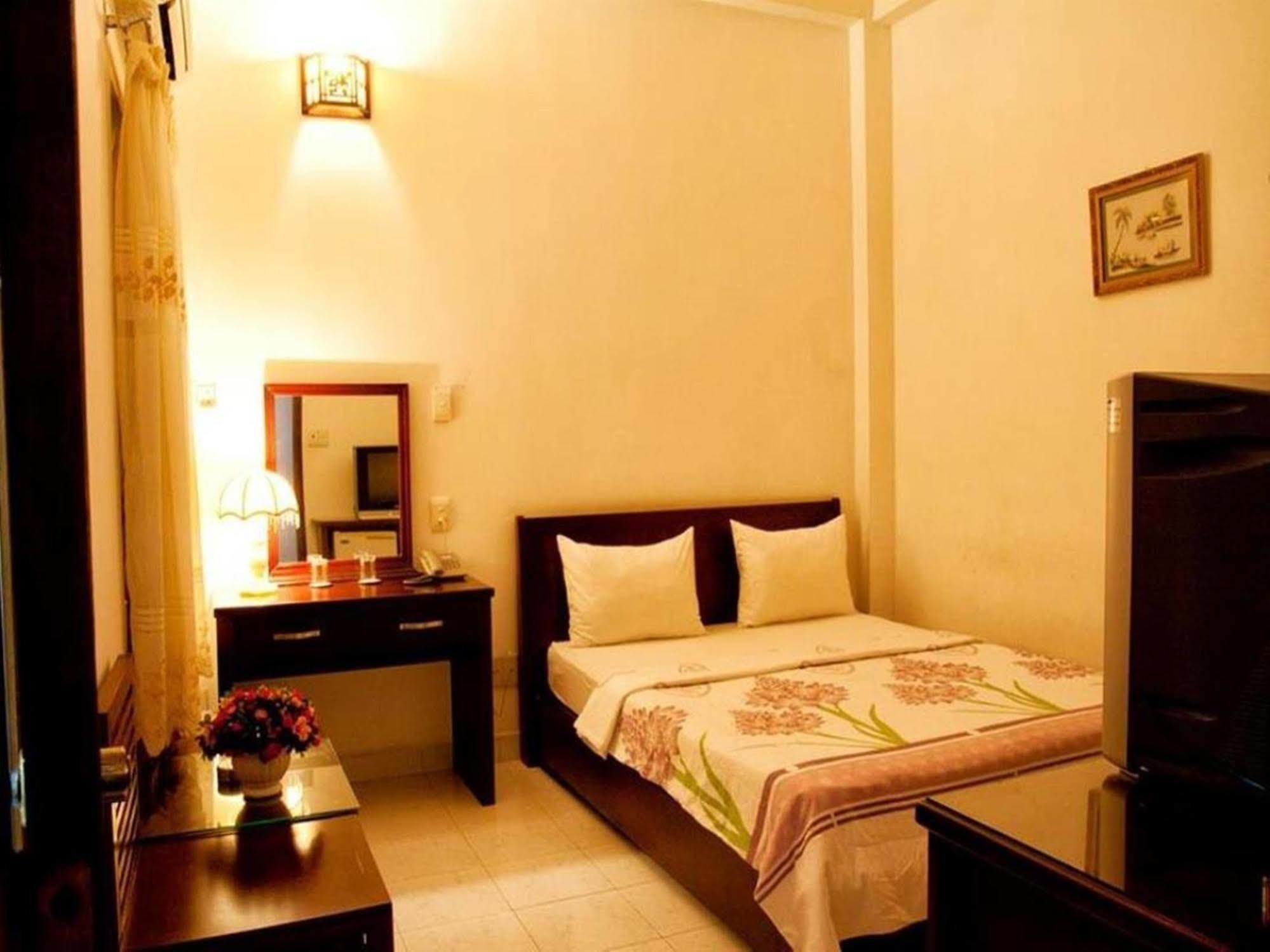 Hotel Phi Phung 2*