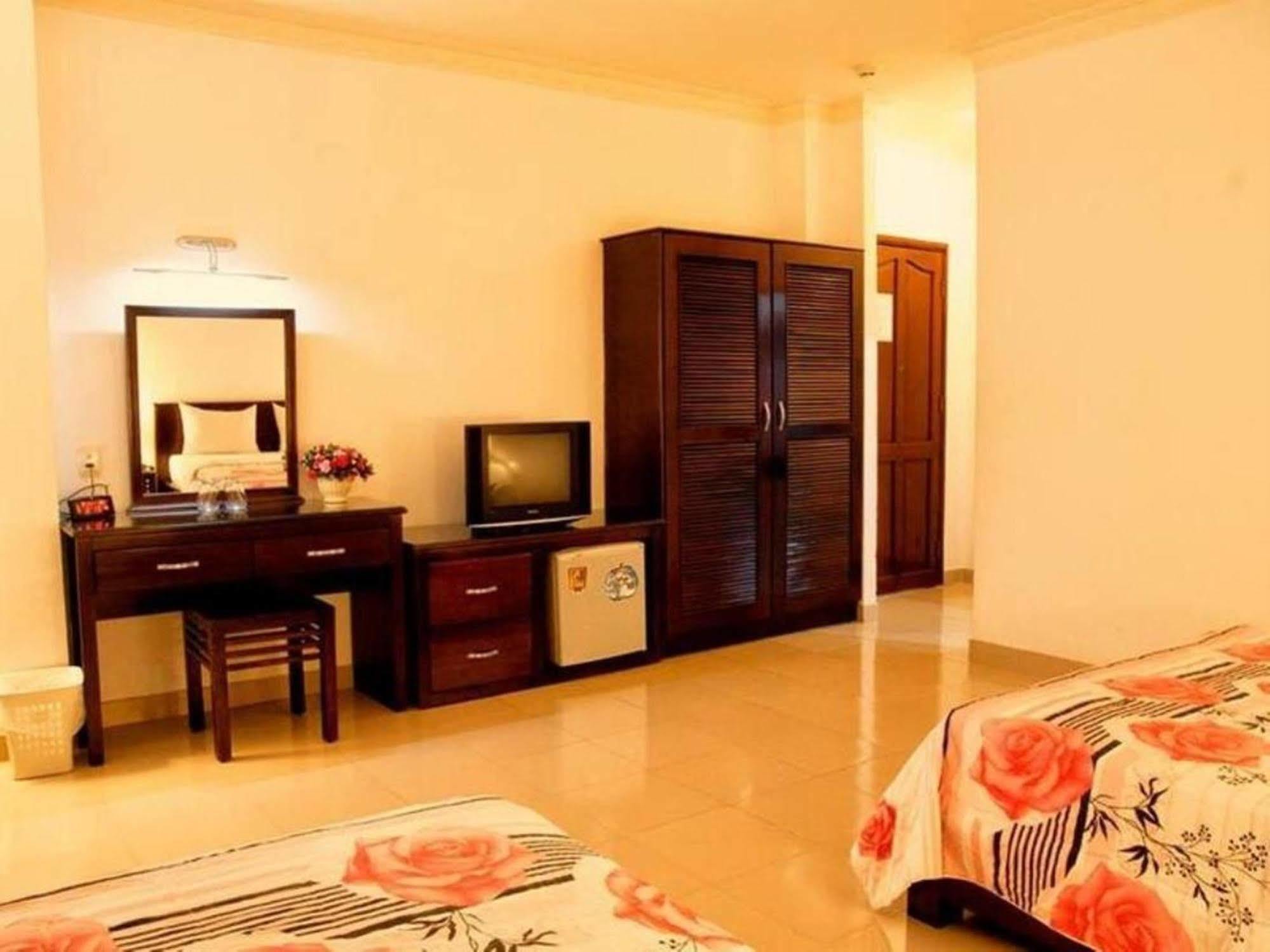Phi Phung 2* Ho Chi Minh City